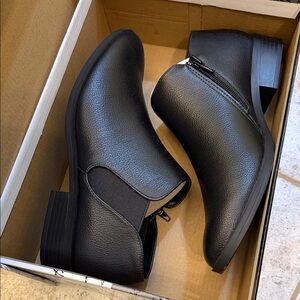 Kensie Black Pebbled Ankle Booties with Side Zip